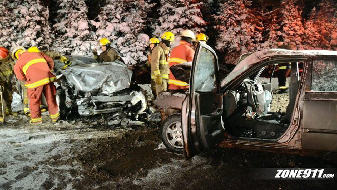 Une violente collision frontale a fait trois blessés hier soir vers 22h05 sur l'autoroute 73 à la hauteur de Sainte-Marie.