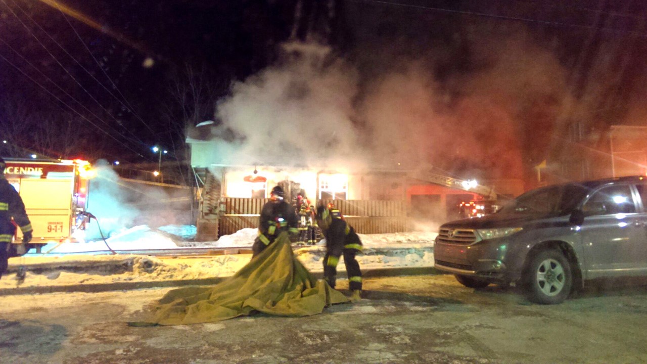 Un incendie a été signalé hier, vers 22h15, dans une résidence dans laquelle se trouve le Jackson Café, sur la 1re Avenue à Saint-Georges.