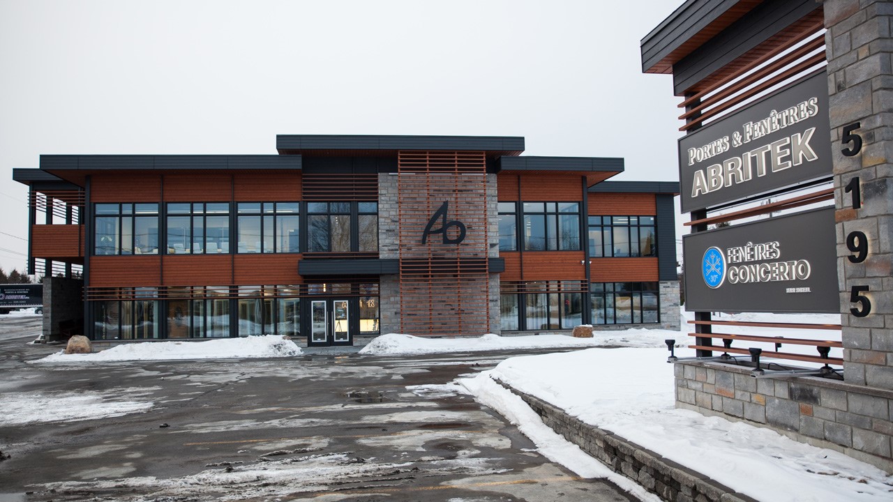 Portes & Fenêtres Abritek, situé au 5195 de la 127e Rue à Saint-Georges. Crédit photo:Kate Kirouac photographe