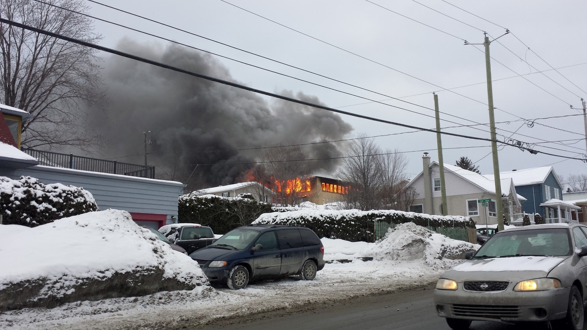 Un feu ravage un immeuble à logements dans la 135e Rue à Saint-Georges