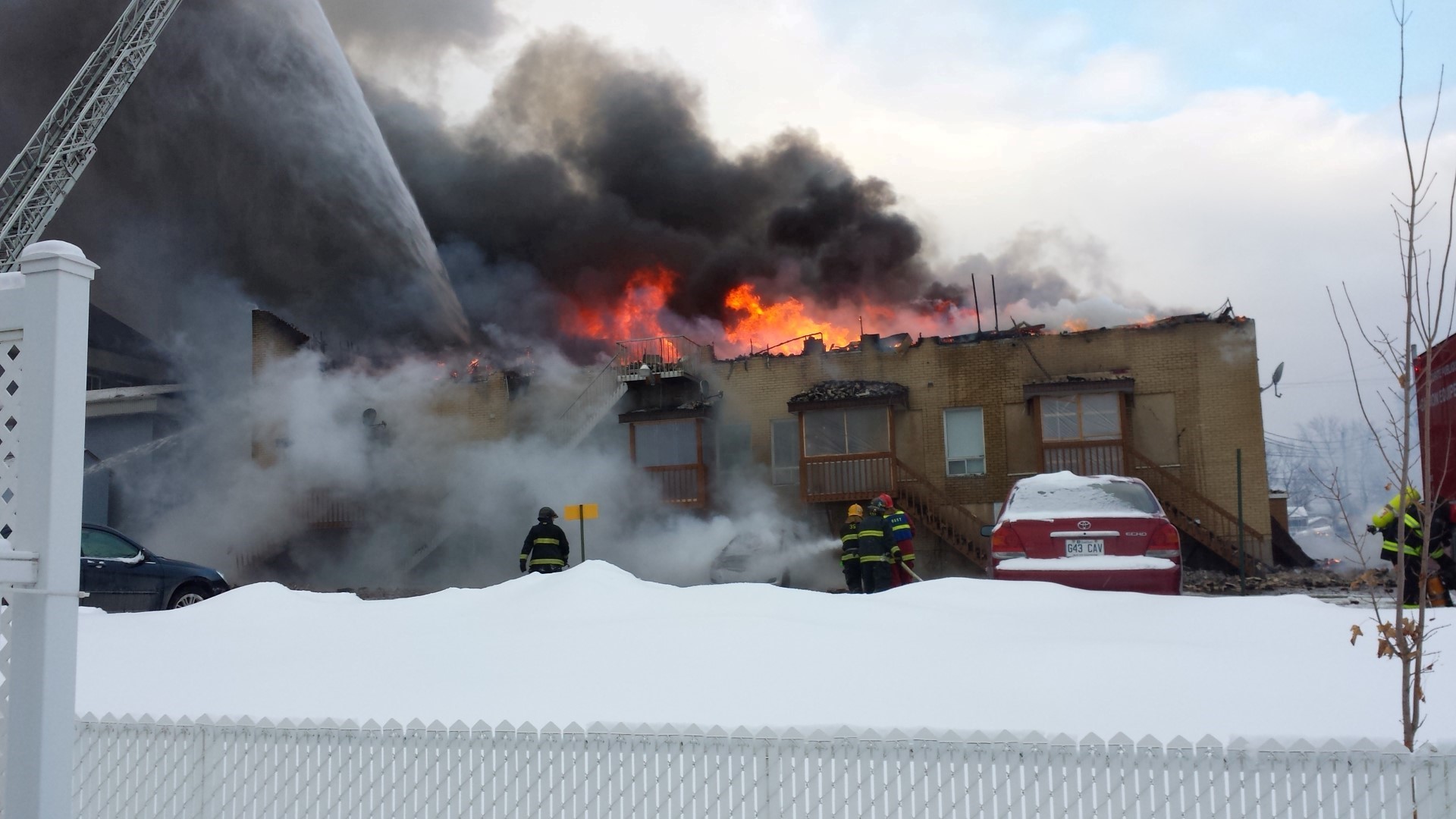 Un feu ravage un immeuble à logements dans la 135e Rue à Saint-Georges