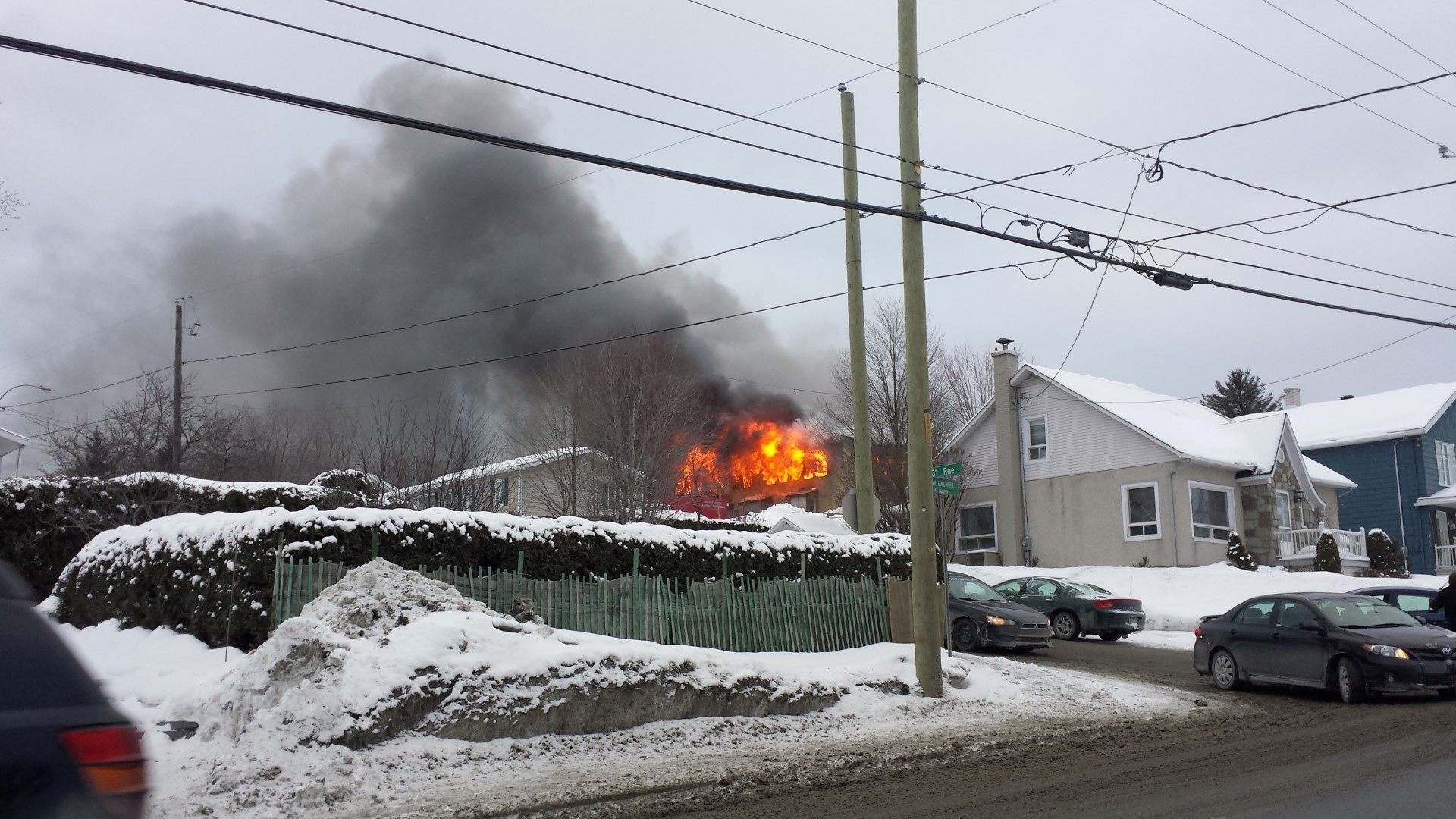 Un feu ravage un immeuble à logements dans la 135e Rue à Saint-Georges