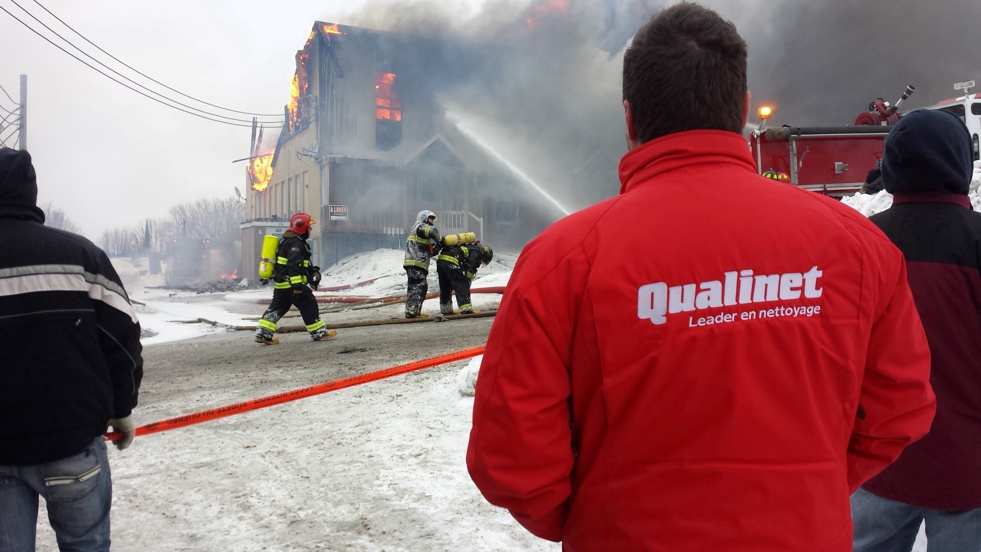 Un feu ravage un immeuble à logements dans la 135e Rue à Saint-Georges