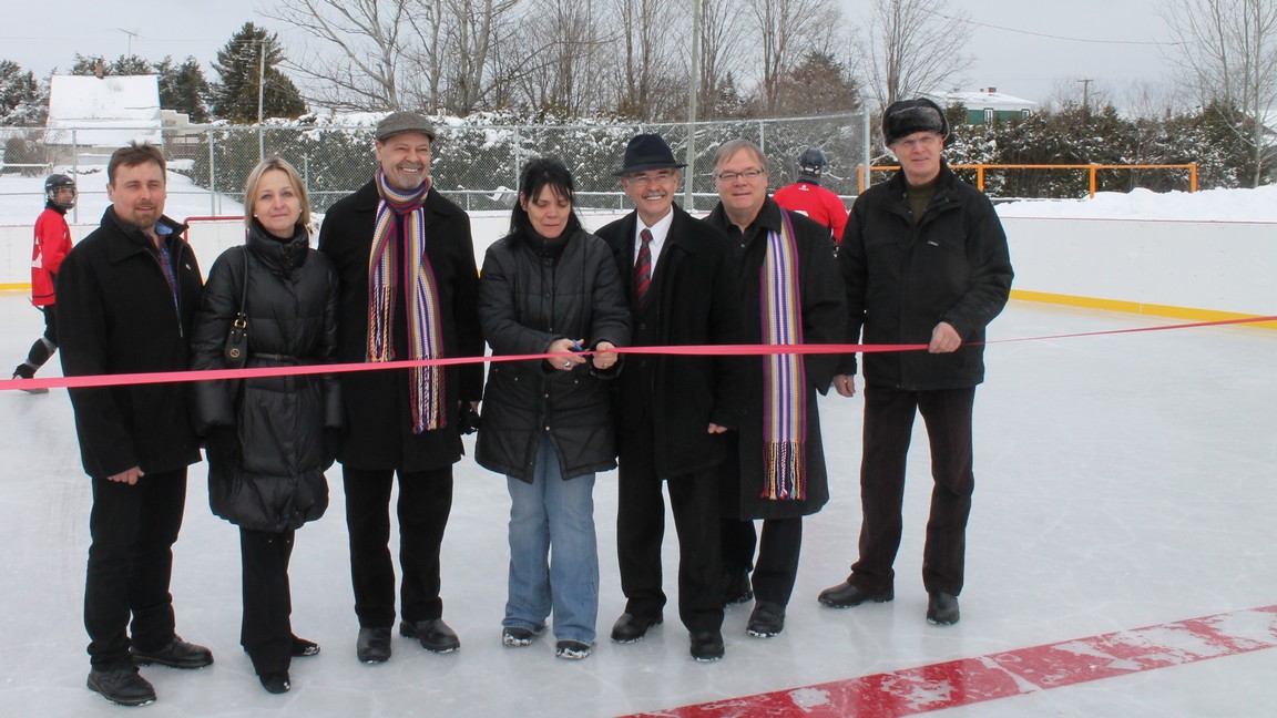 Inauguration officielle de la nouvelle patinoire. 