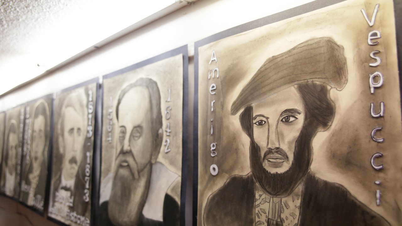 Les élèves n'ont eu que quatre périodes en arts plastiques pour s'approprier la technique du fusain et réaliser ces œuvres.