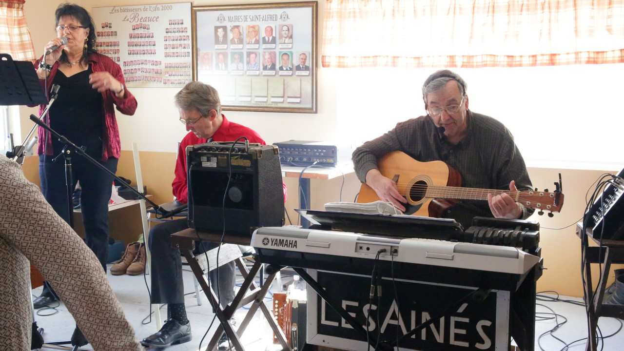 Le groupe "Les aînés" a assuré l'animation musicale de l'événement.