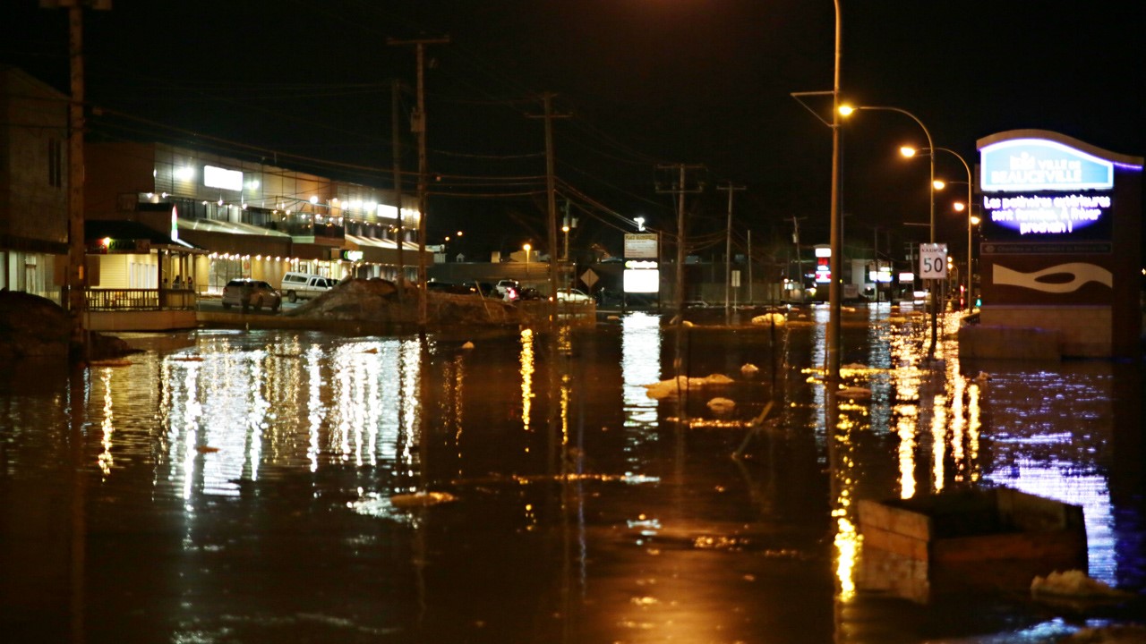 Le centre-ville de Beauceville a été inondé samedi en début de soirée.