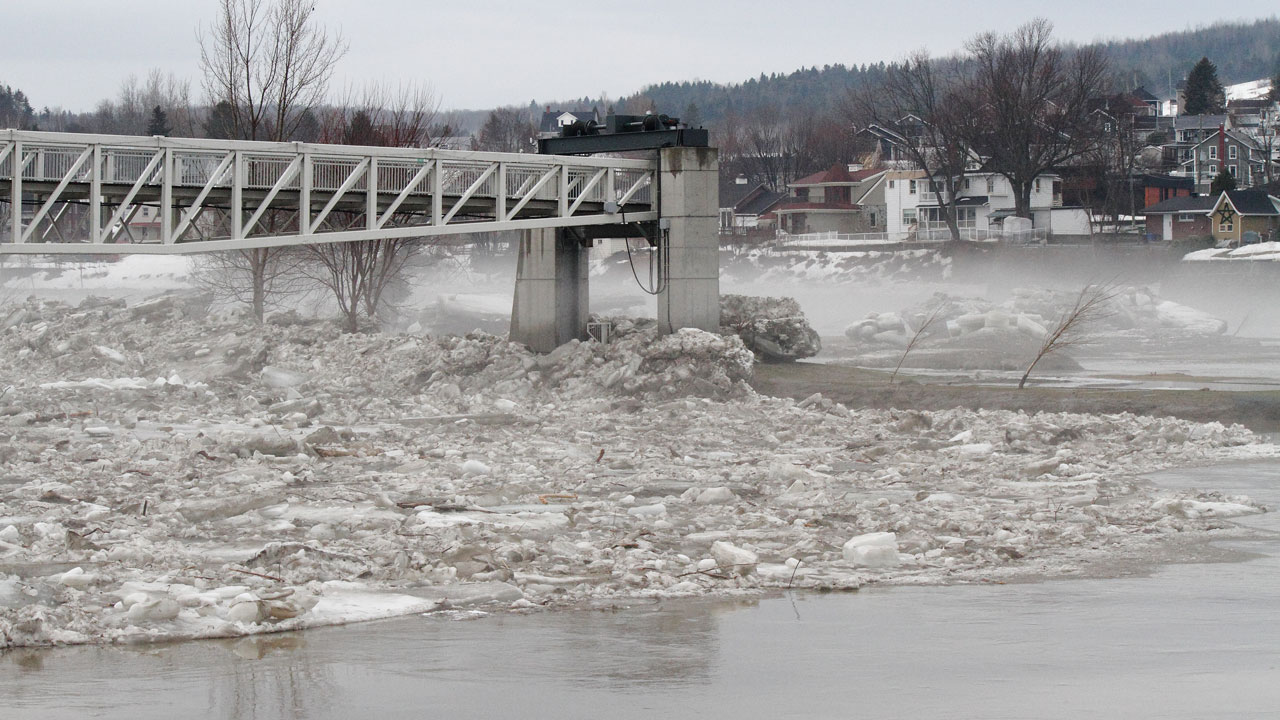 La rivière a maintenant repris son lit.