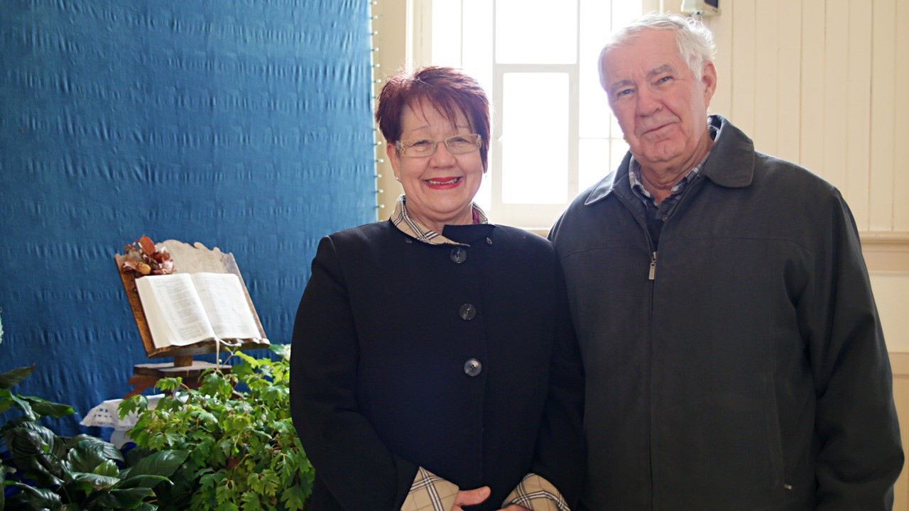 Denise Busque, animatrice de pastorale, en compagnie du curé Laval Bolduc.