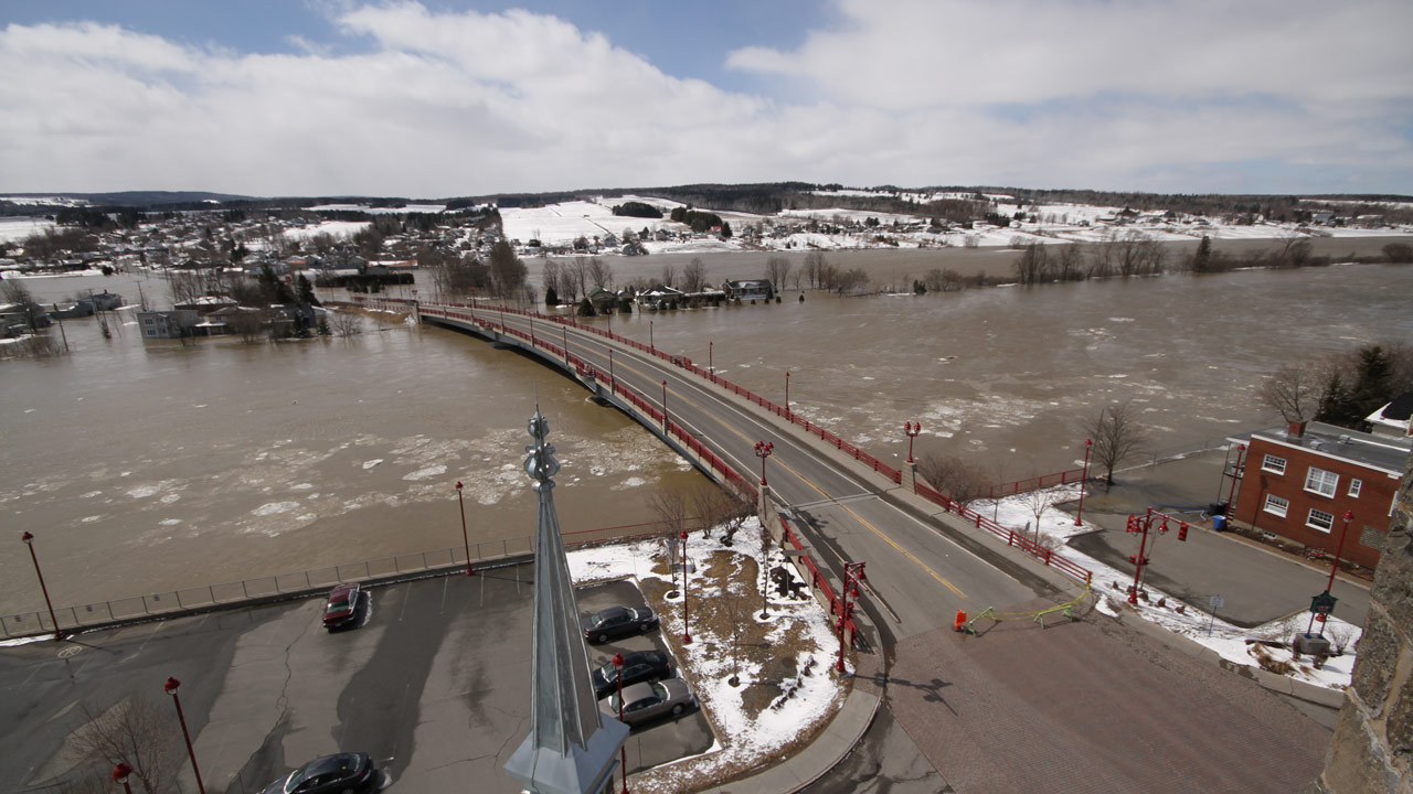 En raison de la crue des eaux, ce sont près de 500 personnes qui ont été évacuées dans les villes de Saint-Joseph-de-Beauce, Saint-Joseph-des-Érables, Vallée-Jonction, Sainte-Marie et Scott. Plus de 350 de ces résidents demeuraient à Sainte-Marie.