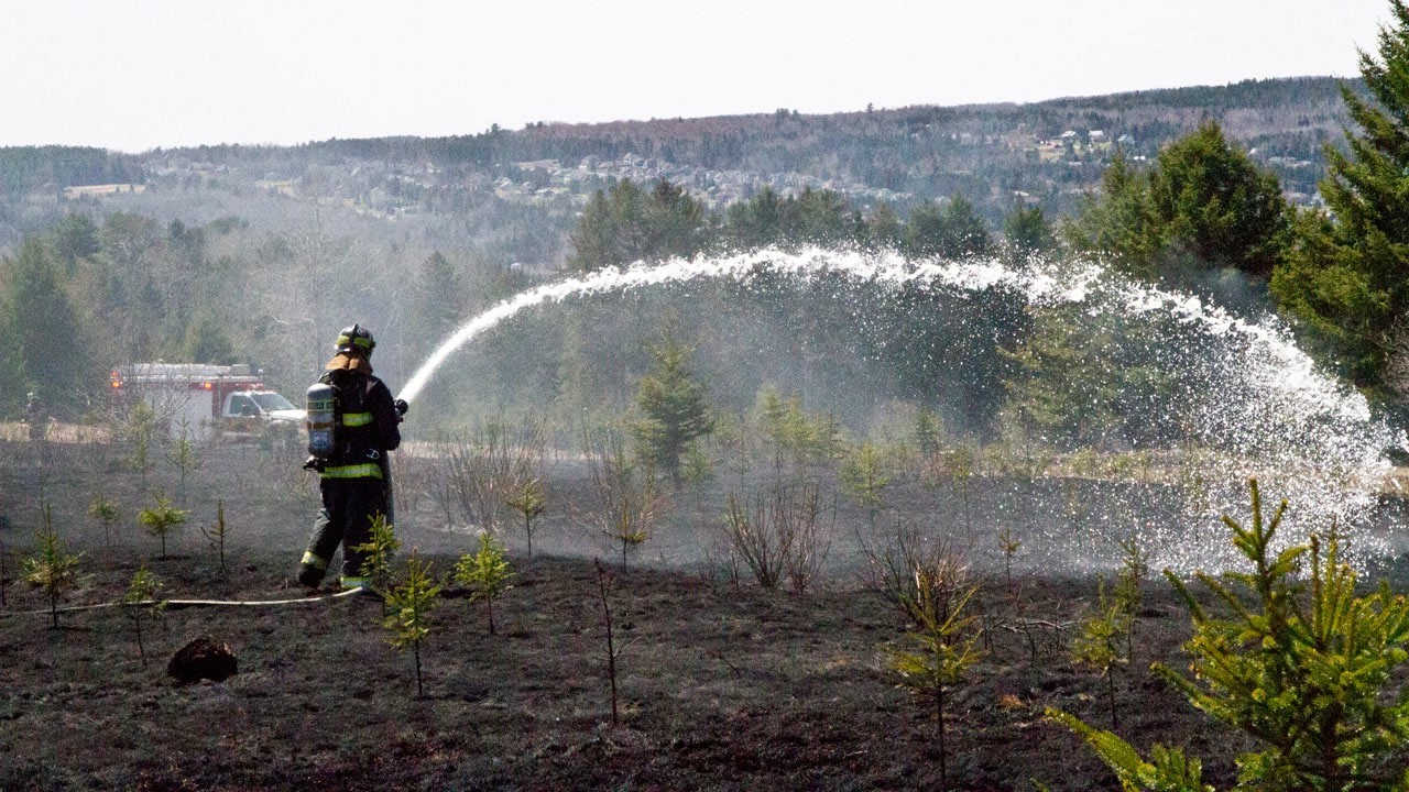 Un incendie se déclare dans un champ à Saint-Georges