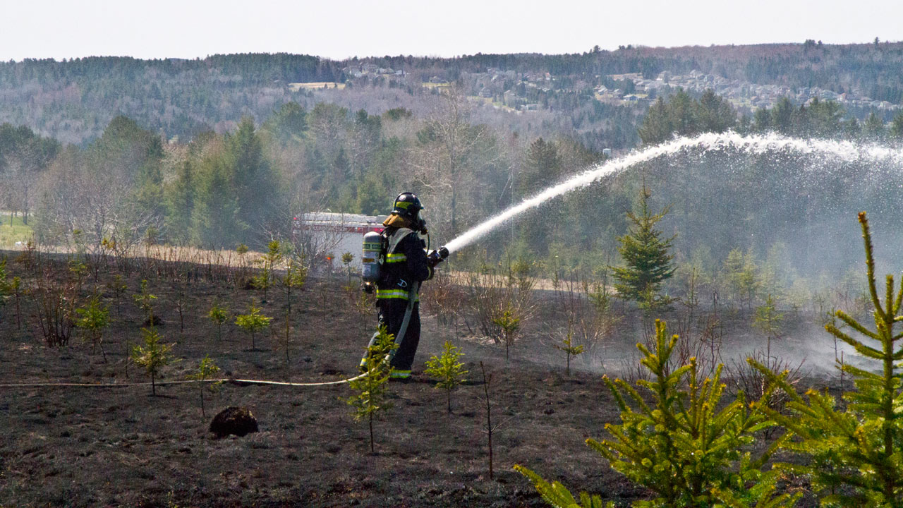 Un incendie se déclare dans un champ à Saint-Georges