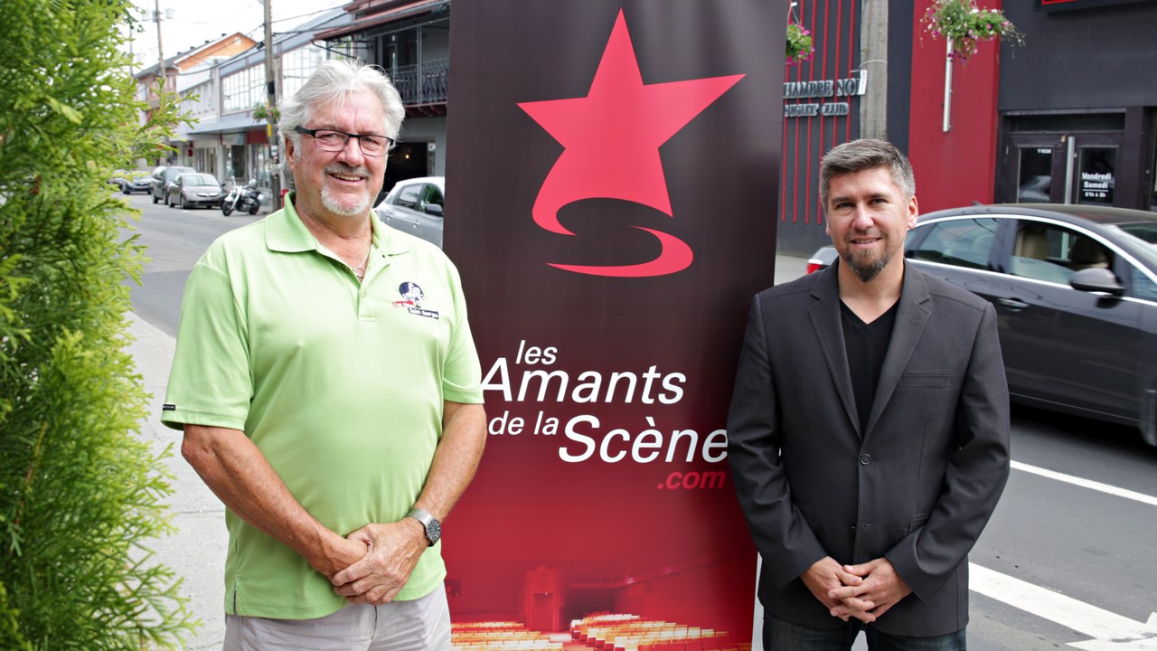 De gauche à droite: Serge Thomassin, conseiller municipal et membre du Comité des fêtes de Saint-Georges, et Jean François Bernatchez, directeur général des Amants de la scène.