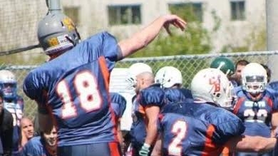 James Goulet (#18) a lancé 6 passes de touchés dans la victoire