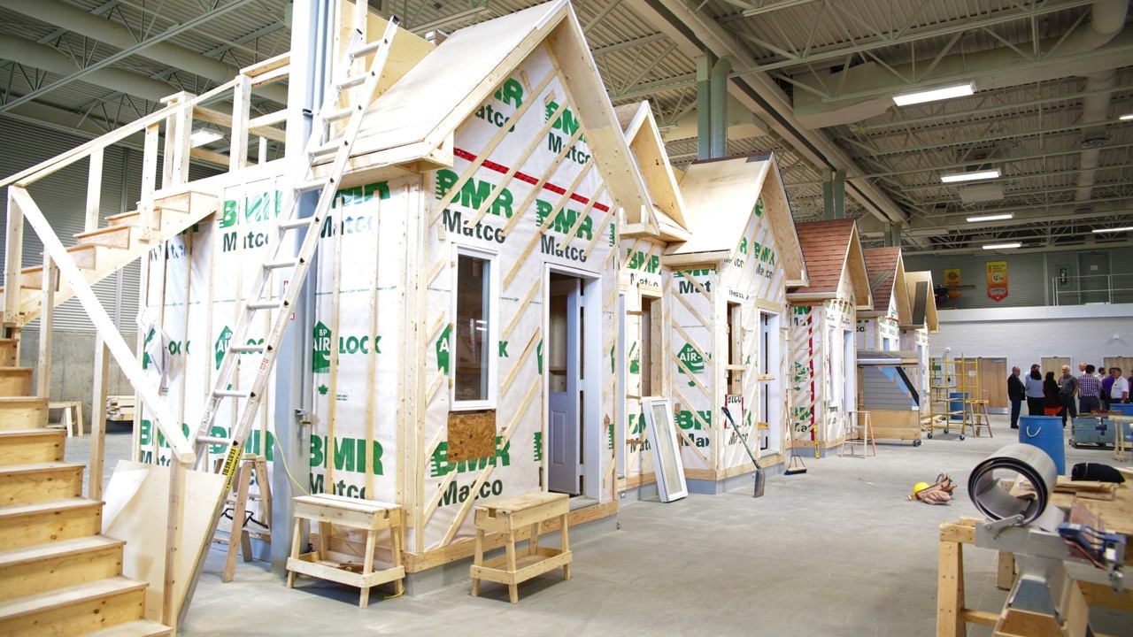 Un nouveau bâtiment pour les cours en Charpenterie-menuiserie du CFP Pozer