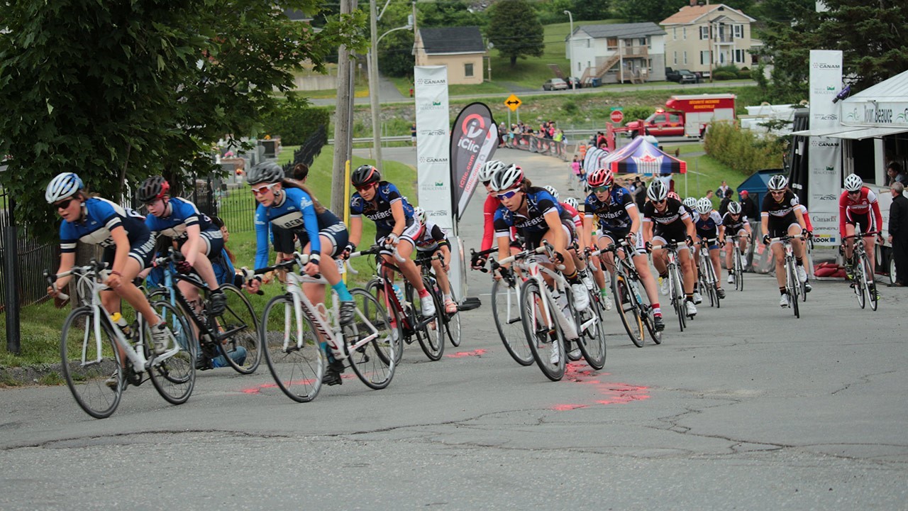 C’est aujourd’hui le 6 juillet que se terminaient les Championnats canadiens de cyclisme sur route 2014 qui se tenaient à Beauceville, évènement auquel 324 cyclistes ont participé.
