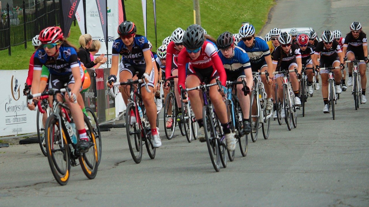C’est aujourd’hui le 6 juillet que se terminaient les Championnats canadiens de cyclisme sur route 2014 qui se tenaient à Beauceville, évènement auquel 324 cyclistes ont participé.
