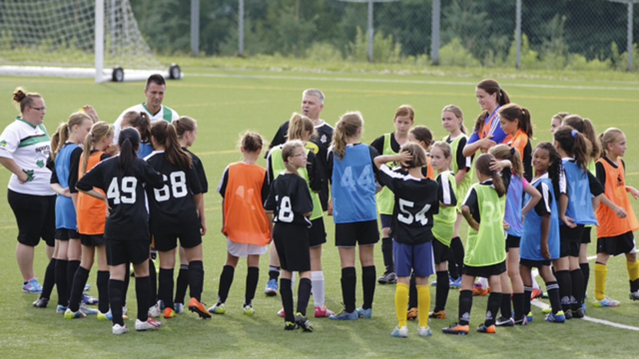 L’équipe de soccer U12F de l’Ascalon reçoit la visite de Florence Duval