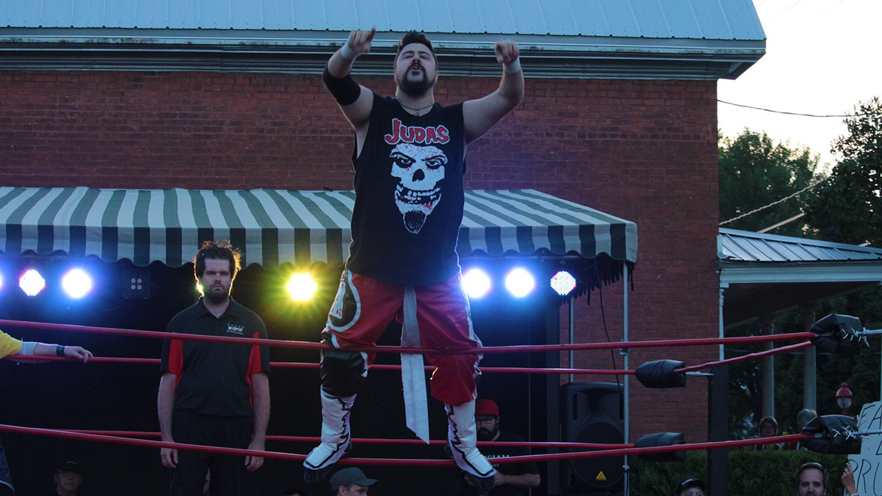 Des lutteurs de la « North Shore Pro Wrestling » se sont donné rendez-vous à la Place du Château le 12 juillet dernier dans le cadre de Santa Maria 1, le premier « SUPER » Gala de Lutte extérieur.