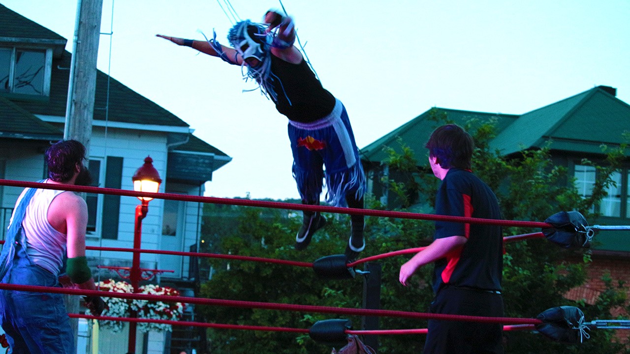 Des lutteurs de la « North Shore Pro Wrestling » se sont donné rendez-vous à la Place du Château le 12 juillet dernier dans le cadre de Santa Maria 1, le premier « SUPER » Gala de Lutte extérieur.