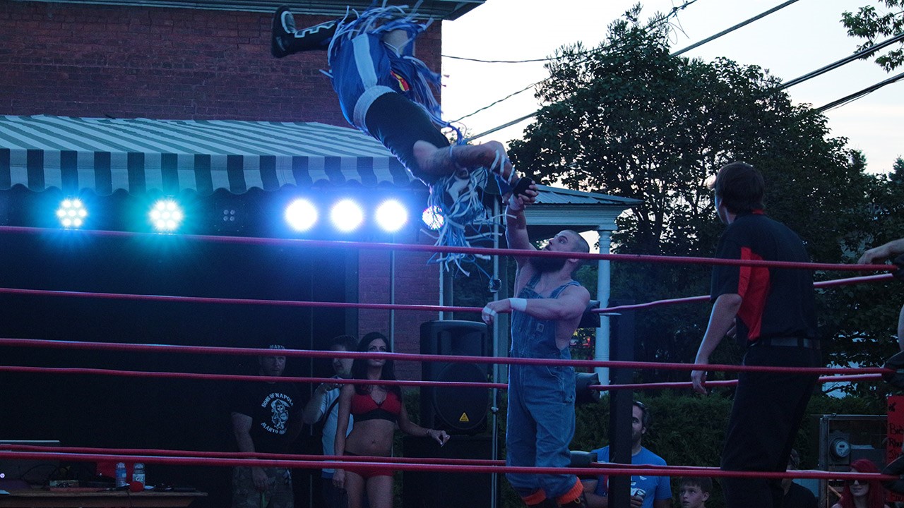 Des lutteurs de la « North Shore Pro Wrestling » se sont donné rendez-vous à la Place du Château le 12 juillet dernier dans le cadre de Santa Maria 1, le premier « SUPER » Gala de Lutte extérieur.