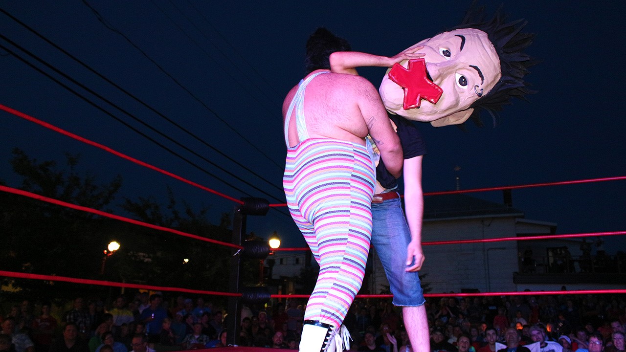Des lutteurs de la « North Shore Pro Wrestling » se sont donné rendez-vous à la Place du Château le 12 juillet dernier dans le cadre de Santa Maria 1, le premier « SUPER » Gala de Lutte extérieur.