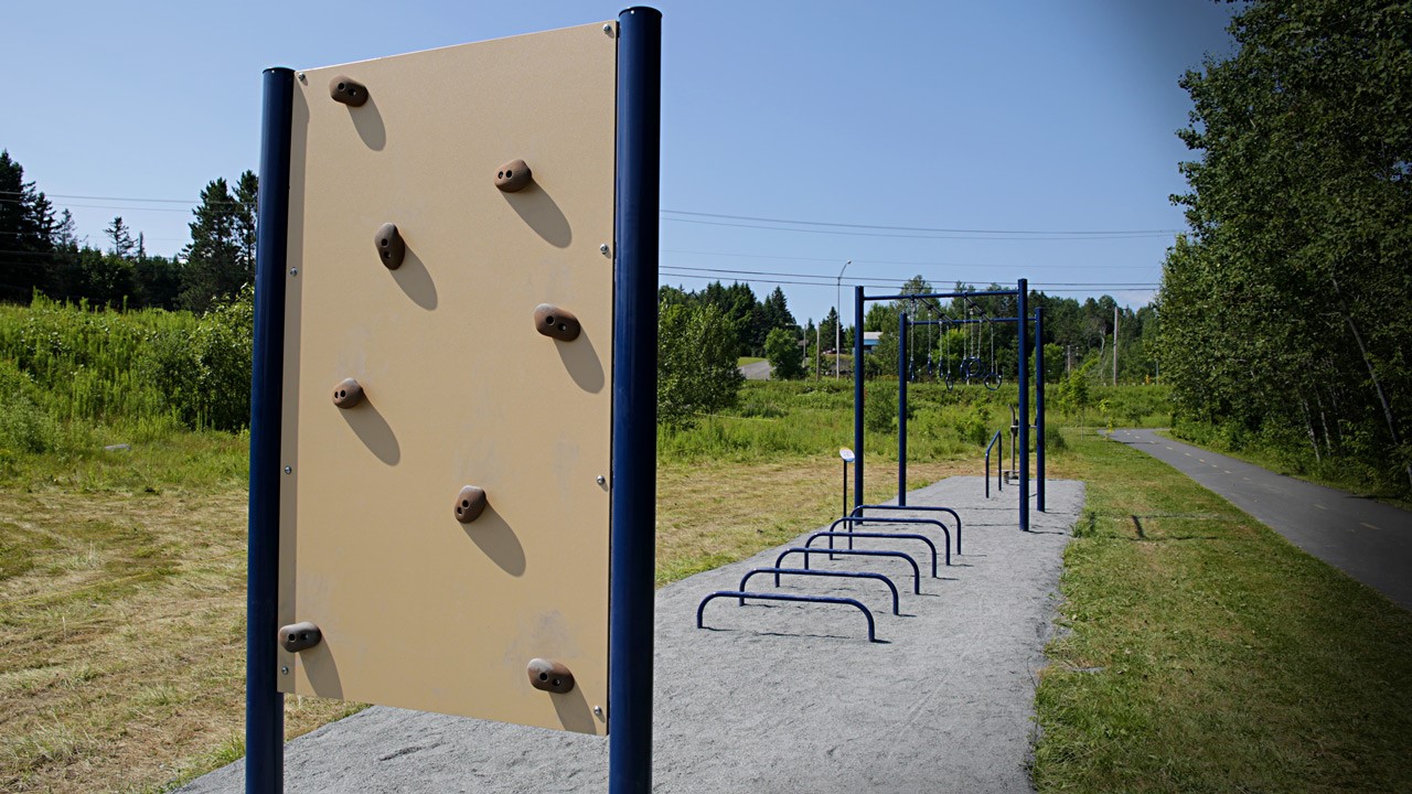 Plusieurs modules d’entraînement ont été installés récemment aux abords de la route verte.
