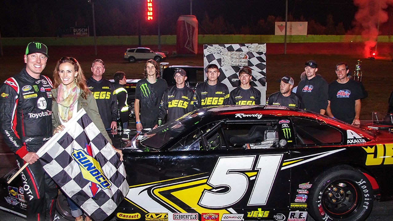 Kyle Busch remporte les grands honneurs à l’Autodrome Chaudière