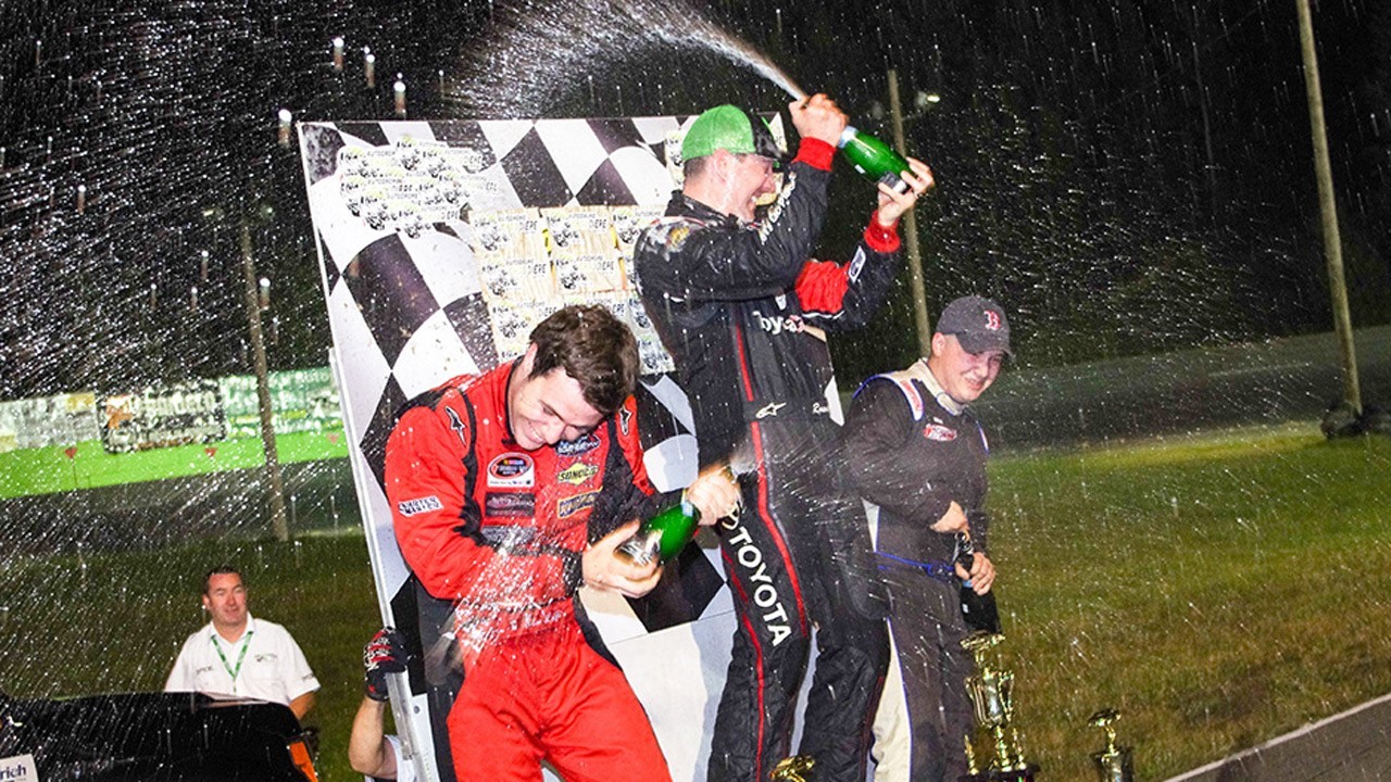 Kyle Busch remporte les grands honneurs à l’Autodrome Chaudière