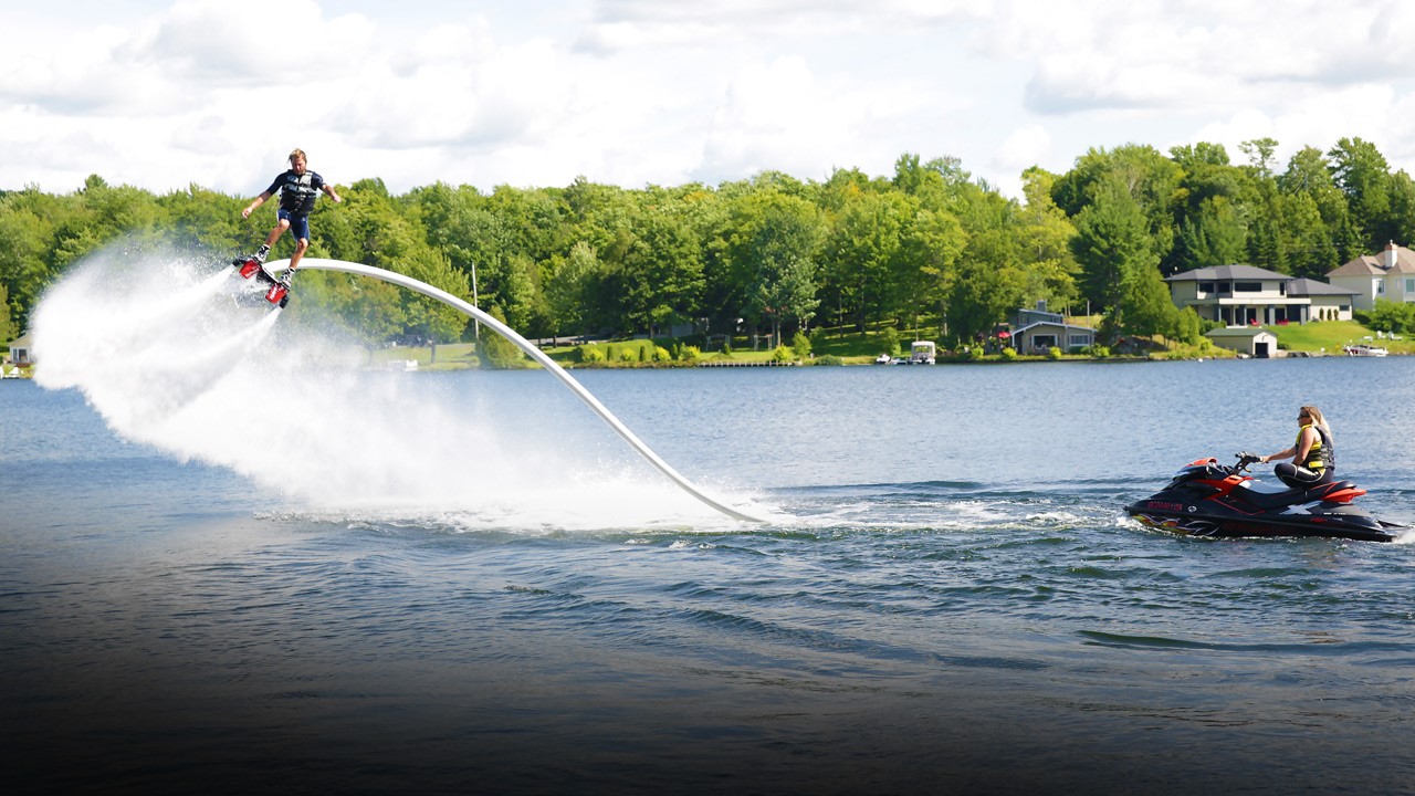 Les amateurs de sensations fortes et de sports aquatiques de la région pourront dorénavant s’adonner au Flyboard.