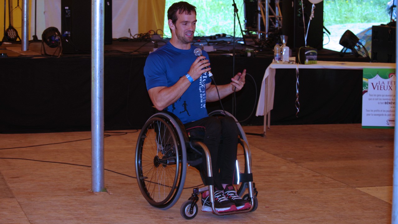 Continuer de croire en ses rêves malgré les épreuves ! Voilà le message qui ressortait de la conférence de l’athlète paralympique Jean-Philippe Maranda le 9 août dernier. L’athlète qui était de passage à Notre-Dame-des-Pins dans le cadre de la Ruée des jarrets assurait la Présidence d’honneur de l’évènement.