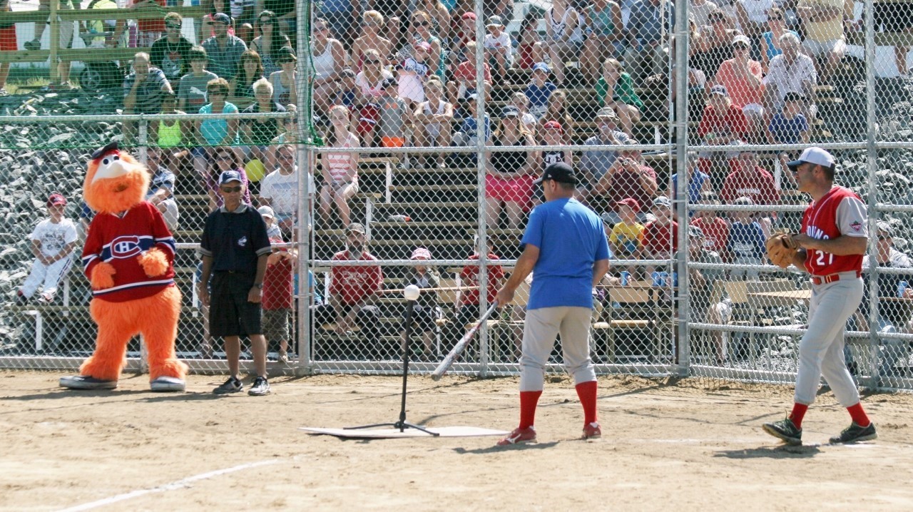 Les Anciens Canadiens inaugurent le nouveau stade de baseball de Saint-Frédéric
