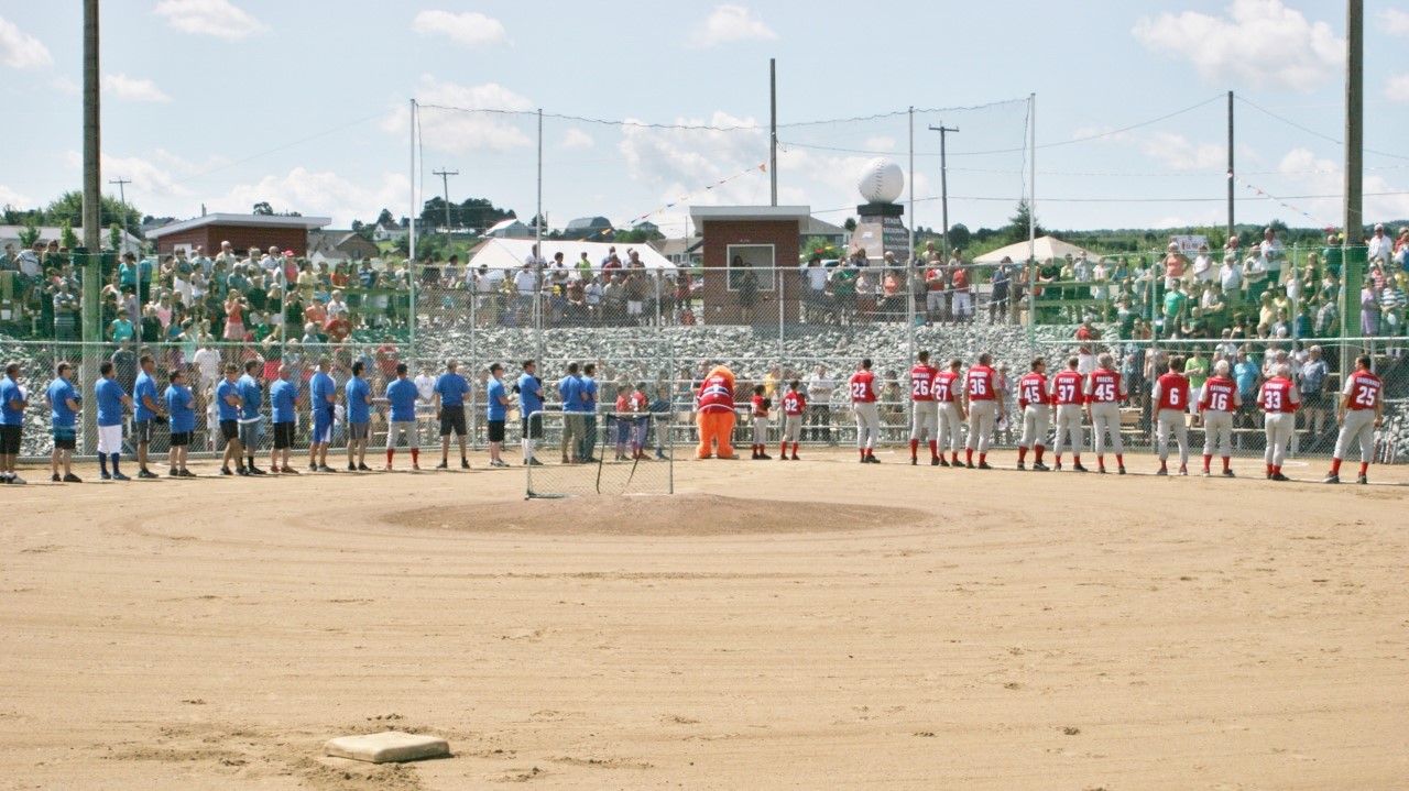 Les Anciens Canadiens inaugurent le nouveau stade de baseball de Saint-Frédéric