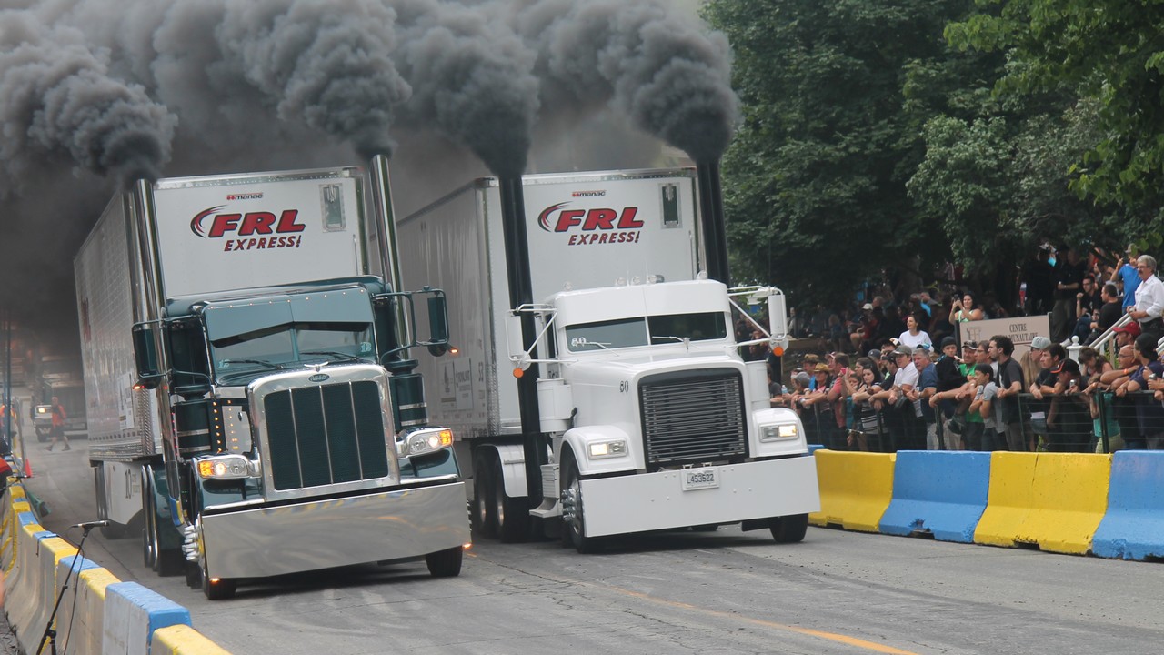Les finales d’accélération de camions donnent lieu à de chaudes luttes