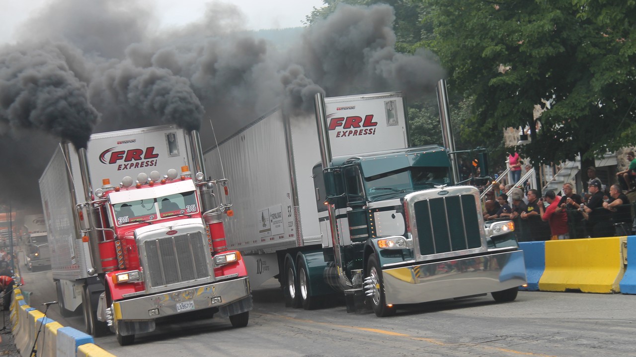 Les finales d’accélération de camions donnent lieu à de chaudes luttes