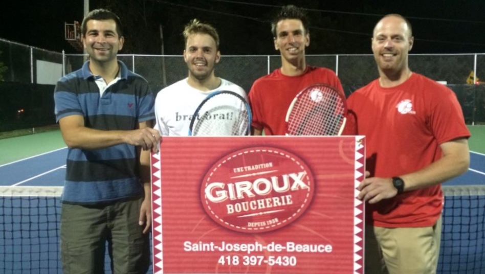 Le gagnant de la classe Homme AA, Jean-Philippe Deblois (chandail rouge)