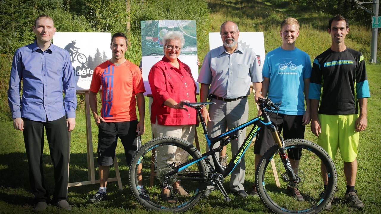 La Ville de Saint-Georges, en collaboration avec Vélo de montagne Mont Saint-Georges (MSG) et le club de Vélo Les Déroutés, a procédé récemment à l’inauguration de nouveaux sentiers de vélo de montagne totalisant plus de 15 km.