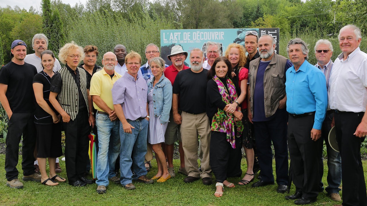 Les artistes, organisateurs et bénévoles du Symposium 2014.