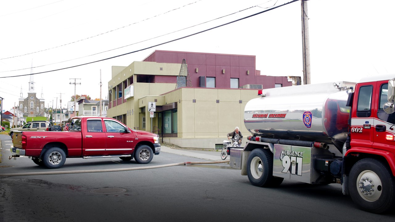 Arrivés sur place, les pompiers ont rapidement maîtrisé l’incendie qui aurait pu causer plus de dommages.