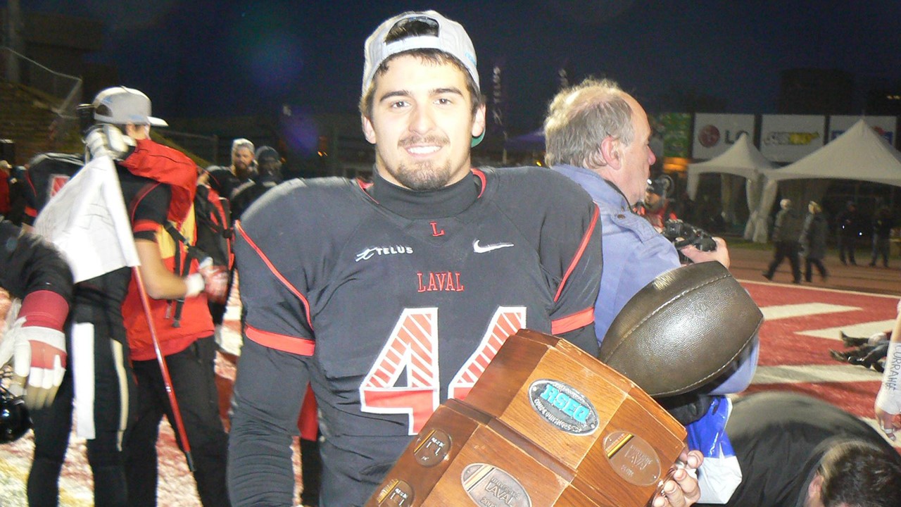 Shayne Gauthier # 44 du Rouge et Or de l'Université Laval.
