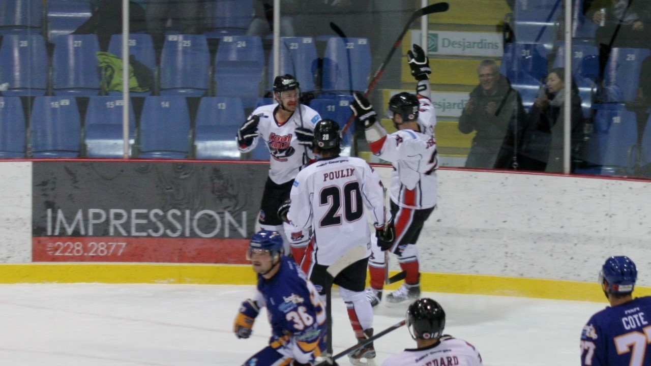 Une victoire de 5-4 du Cool FM 103,5 sur les Prédateurs de Laval