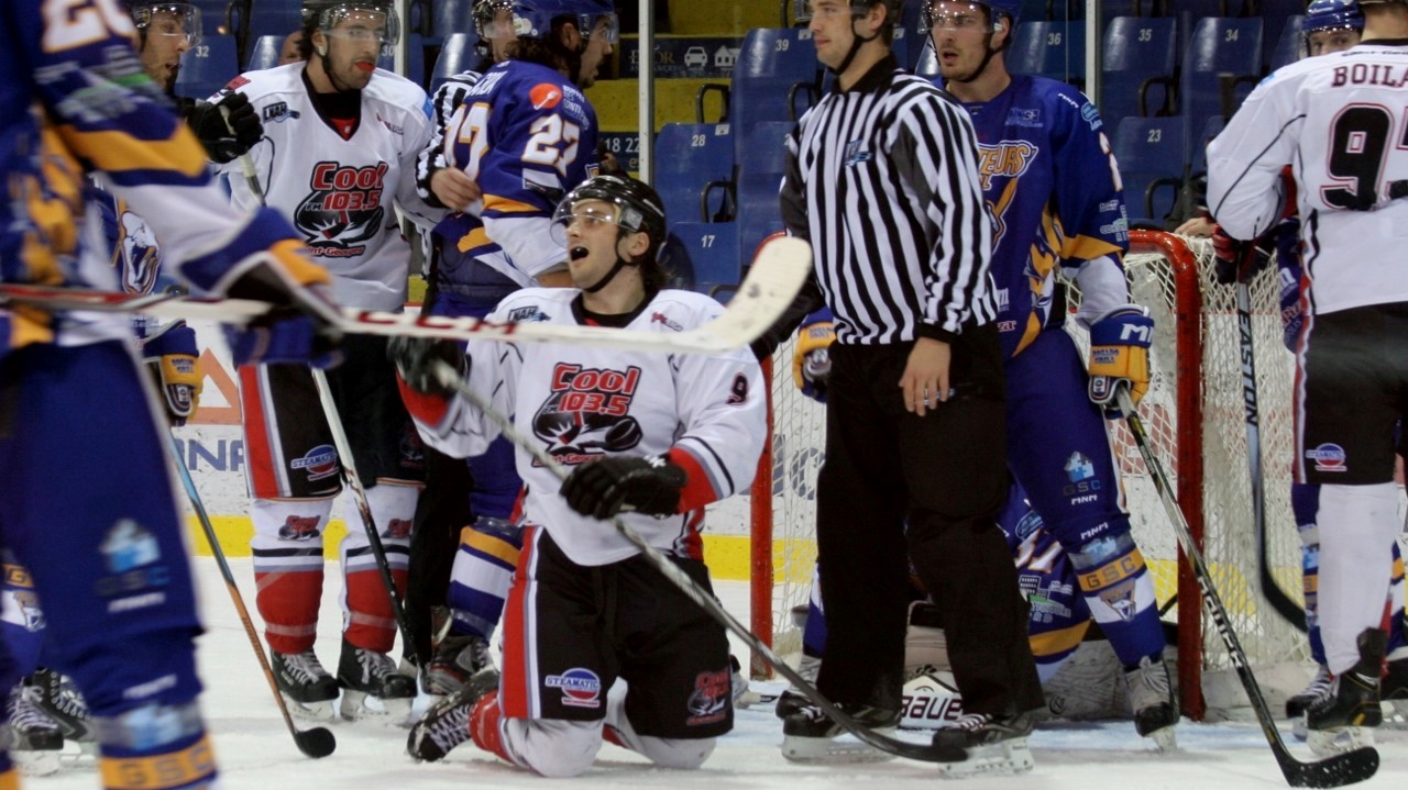Une victoire de 5-4 du Cool FM 103,5 sur les Prédateurs de Laval