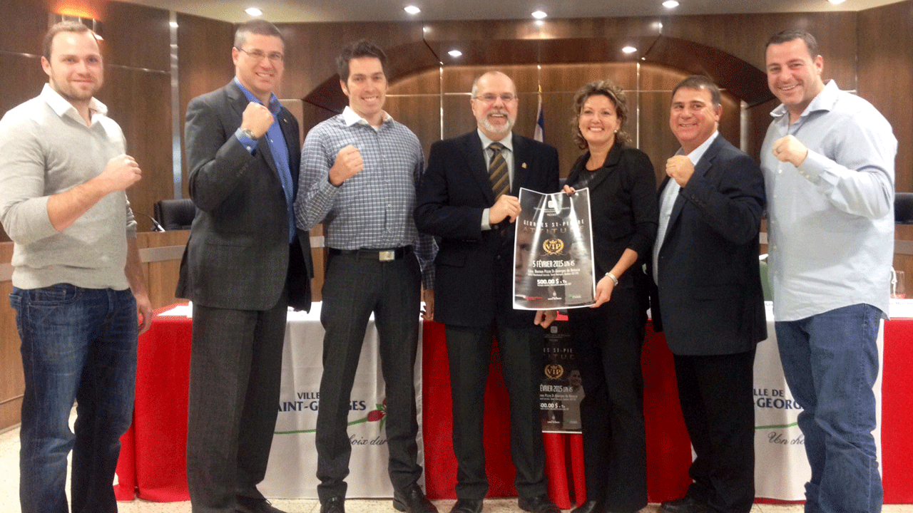 (gauche à droite) : M. Louis Larochelle, Franchisé Boston Pizza Saint-Georges, M. Charles Pépin de Desjardins Entreprises Chaudière-Sud, Dr Philippe Grenier du Centre Dentaire de Beauce, M. Claude Morin, Maire de Saint-Georges, Dre Suzie Rancourt du Centre Dentaire de Beauce, M. Martin Morissette de Steamatic et M. Denis Perreault président Groupe S3.