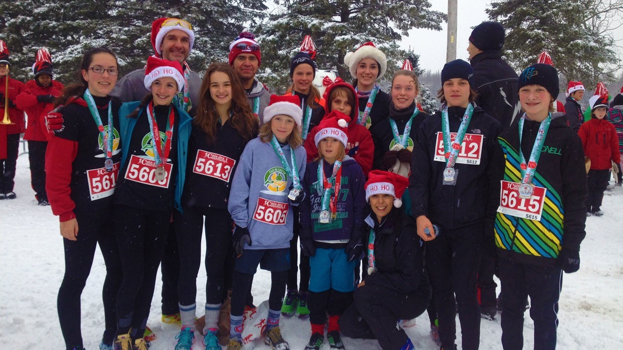 Les coureurs de la polyvalente Saint-François participent à la course du Père Noël