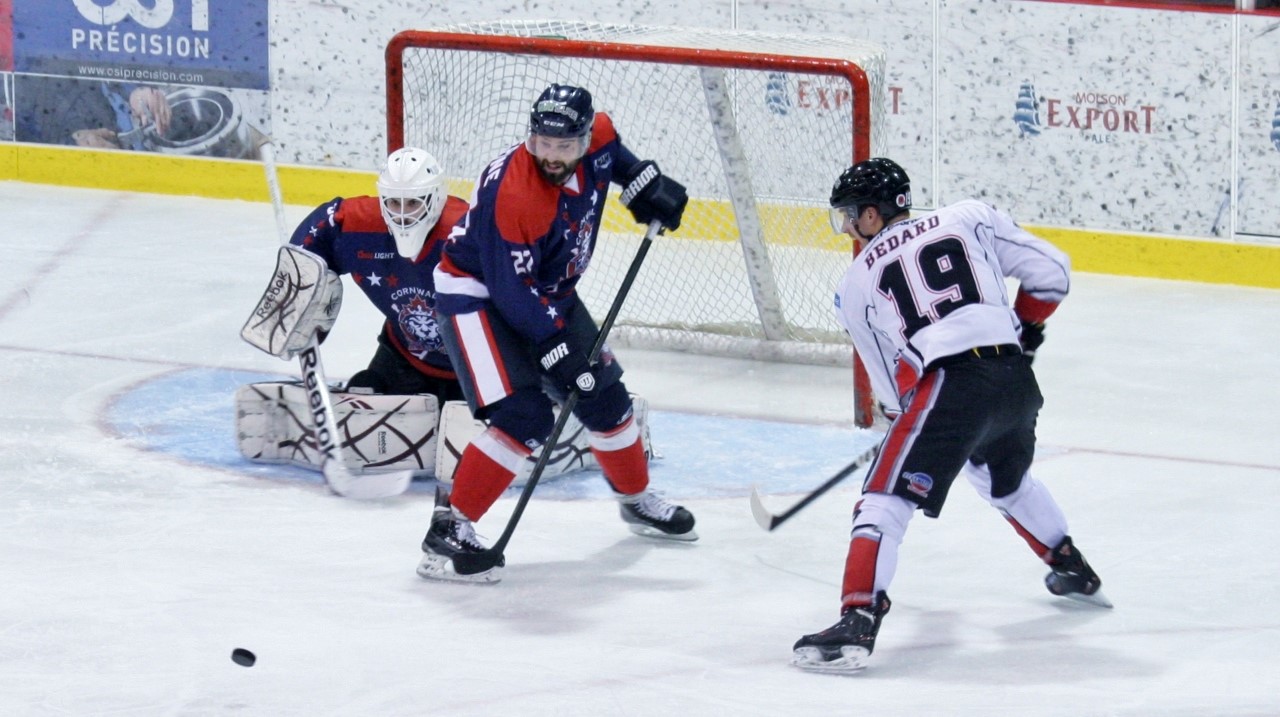 Cool FM: Cornwall revient de l'arrière et l'emporte 3-2 en tirs de barrage