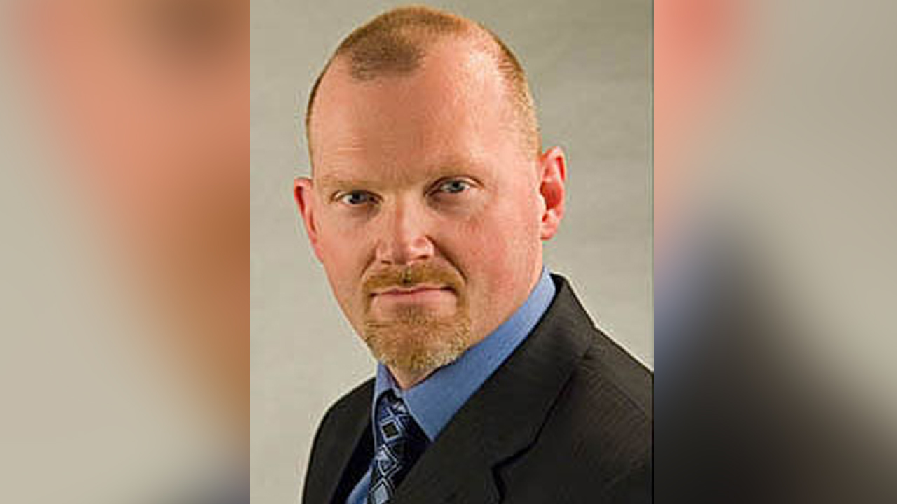 Le commissaire de la LNAH, Michel Godin.
