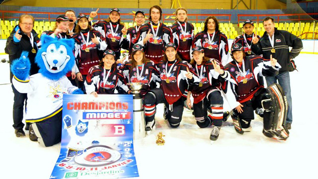 Le Garaga Midget B1 grands champions du tournoi Provincial de Rivière du Loup 2015