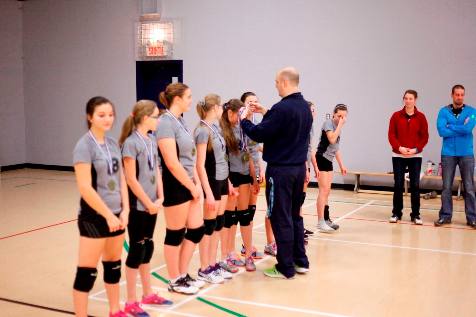 L’équipe benjamine de l’École Jésus-Marie de Beauceville remporte l’or en volleyball