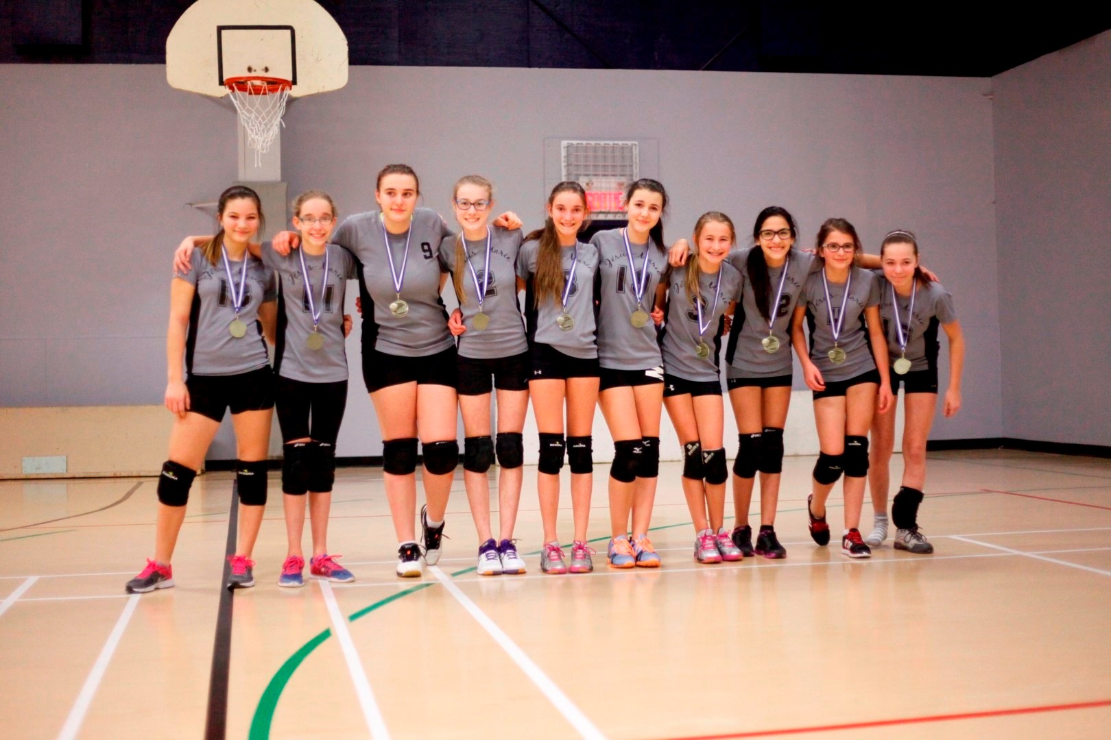 L’équipe benjamine de l’École Jésus-Marie de Beauceville remporte l’or en volleyball