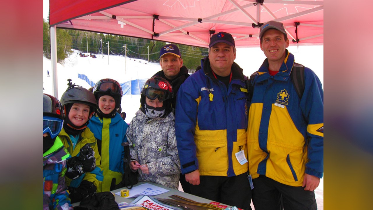 Journée de prévention et de vérification de casque au centre de ski Saint-Georges